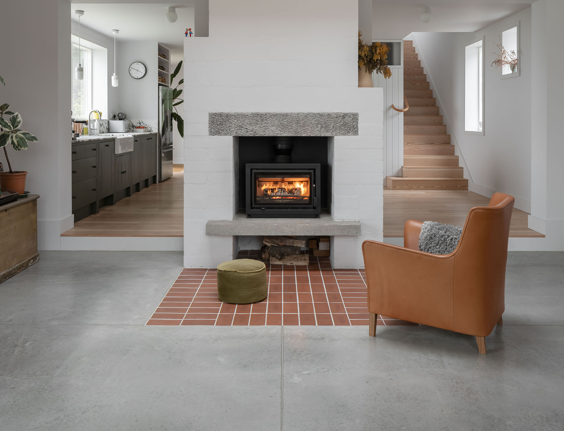 Ketley quarry tiles at Hearth House by Benjamin Wells medium.works image by Johan Dehlin