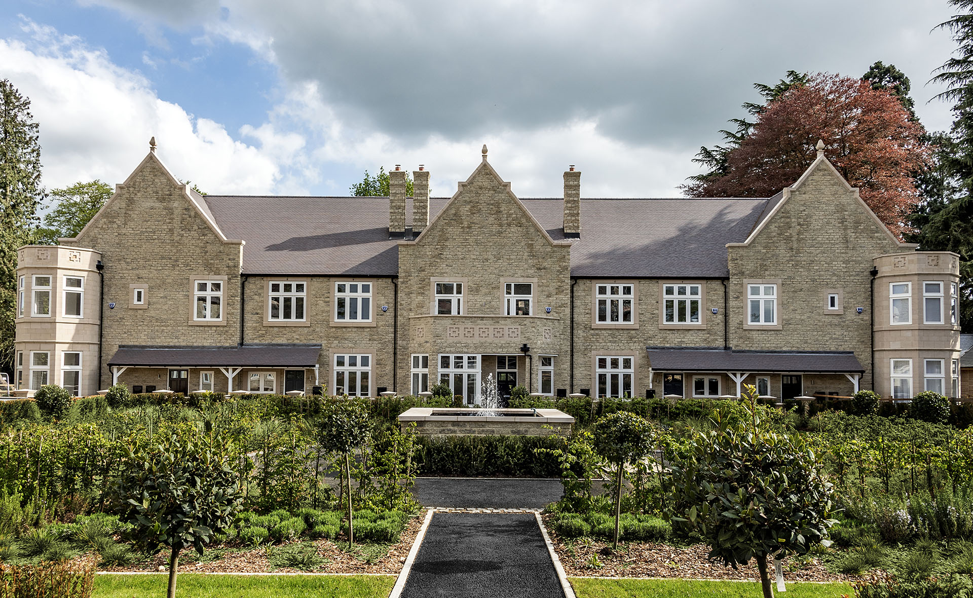 Spitfire Homes Hazeley Manor a luxury development with dark heather tiles