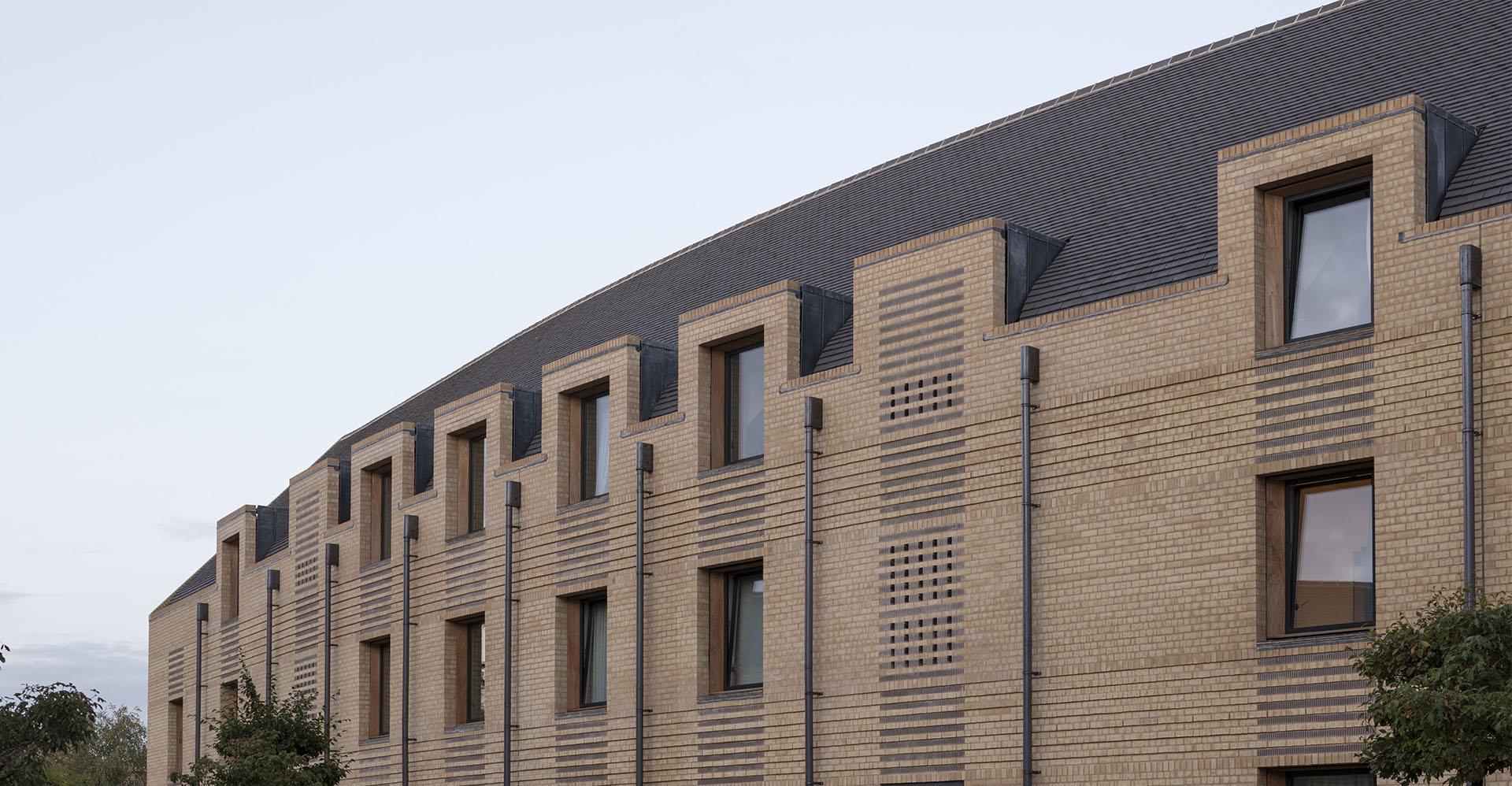 Curved terrace at Kings College Cambridge winner of Housing Design Awards with Dreadnought Staffs blue handmade clay roof tiles